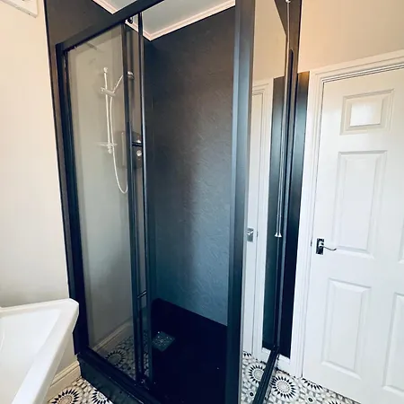 Lowther House -2 Bed شقة *