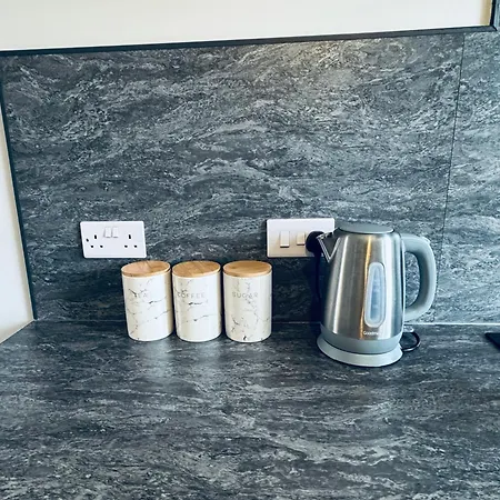 Апартаменты Lowther House -2 Bedrooms - Sleeps 4 *