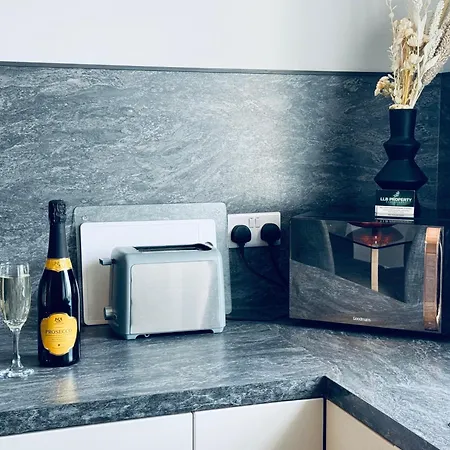 Апартаменты Lowther House -2 Bedrooms - Sleeps 4 *